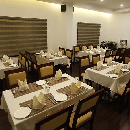 Brownstar Boutique Hotel Madras Buitenkant foto