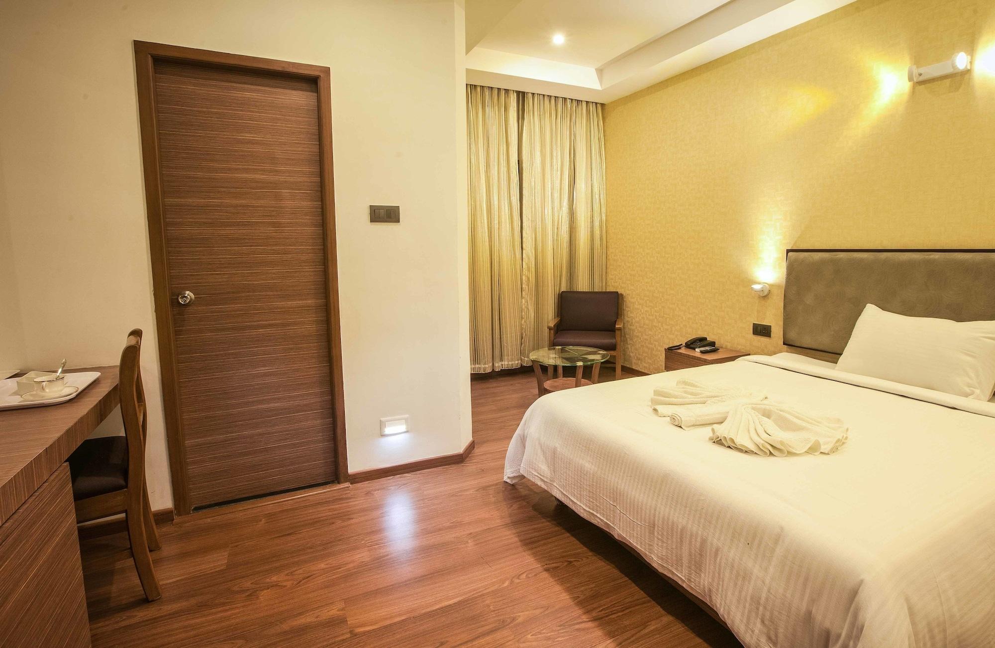 Brownstar Boutique Hotel Madras Buitenkant foto