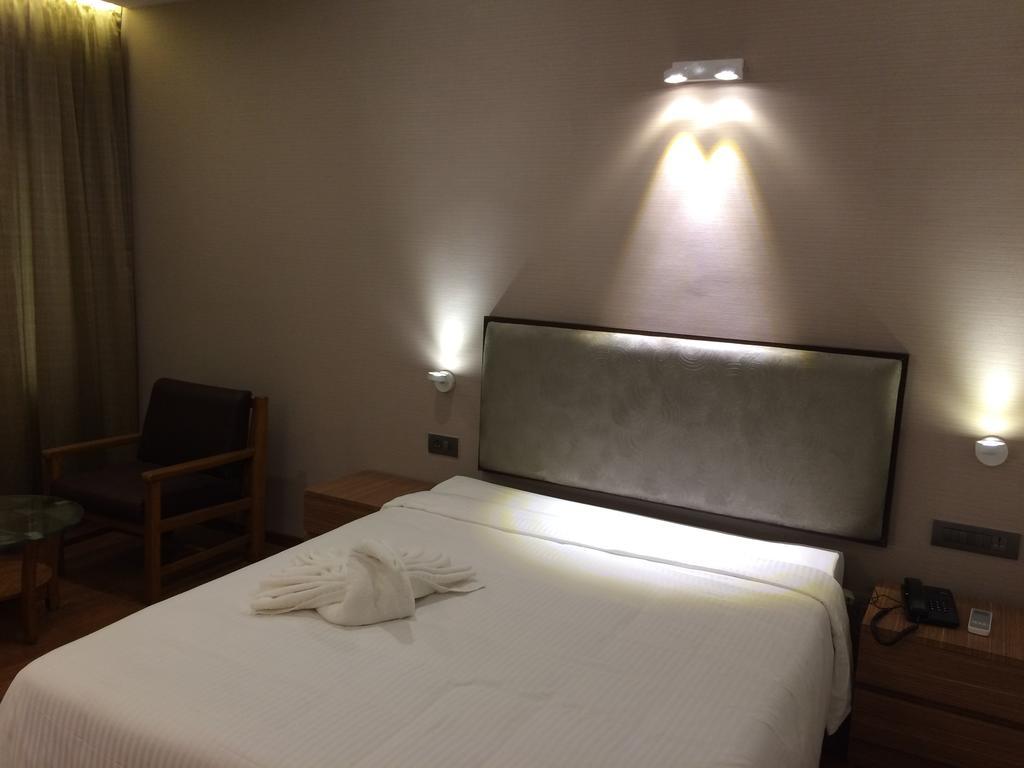 Brownstar Boutique Hotel Madras Buitenkant foto