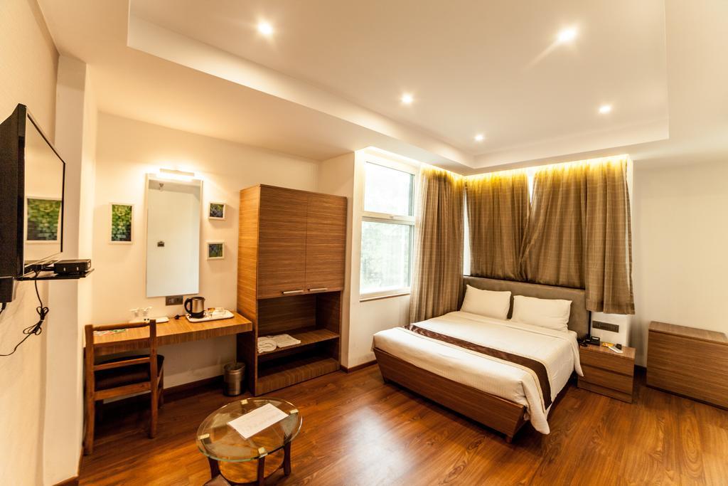 Brownstar Boutique Hotel Madras Buitenkant foto