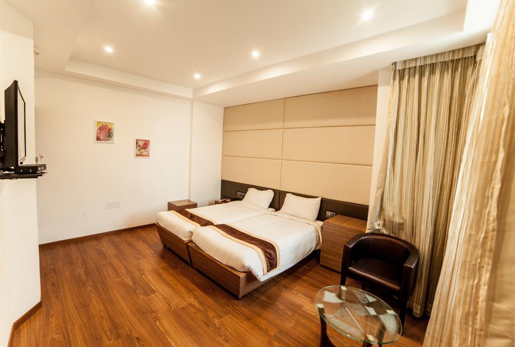 Brownstar Boutique Hotel Madras Buitenkant foto