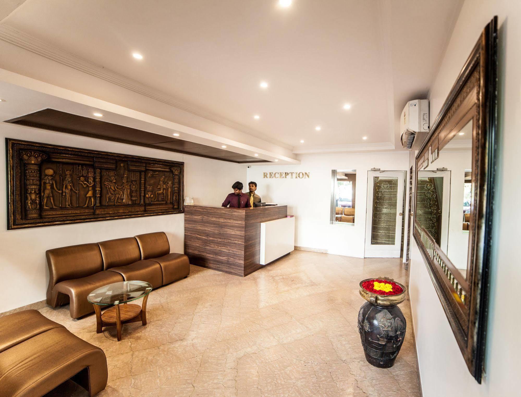 Brownstar Boutique Hotel Madras Buitenkant foto