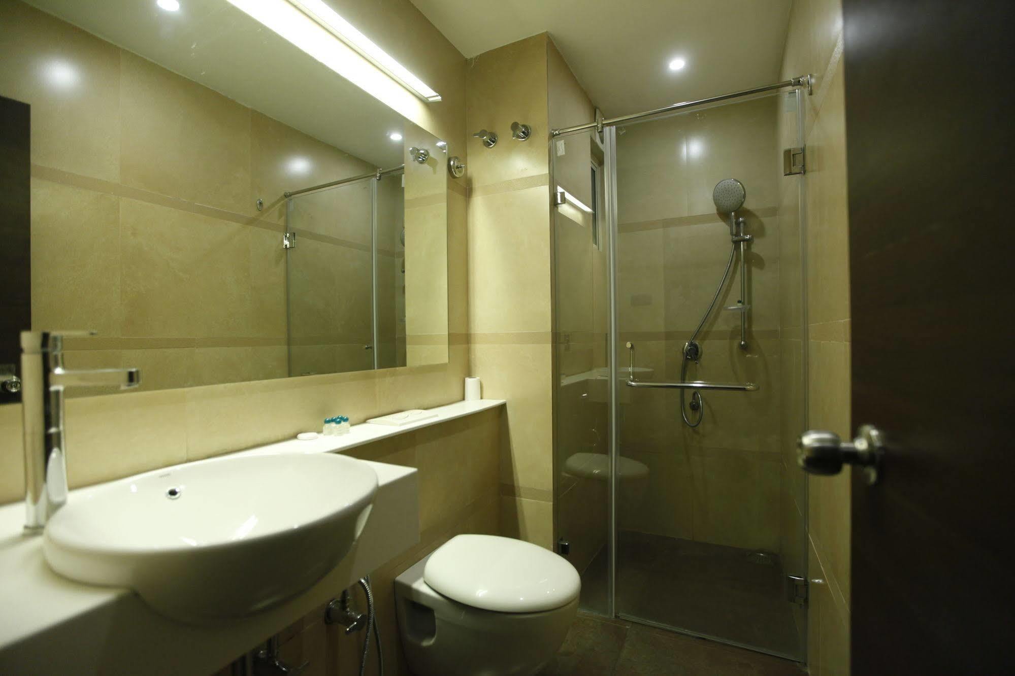 Brownstar Boutique Hotel Madras Buitenkant foto