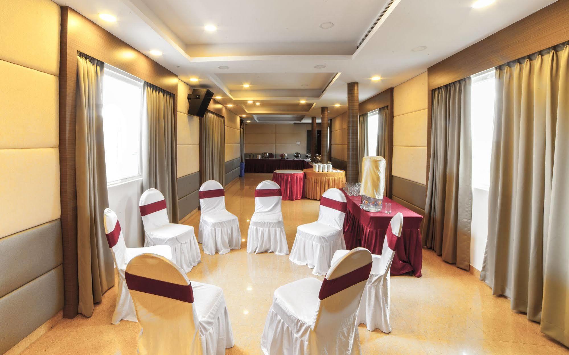 Brownstar Boutique Hotel Madras Buitenkant foto